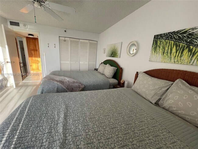 Building Photo - 5047 N Hwy A1A