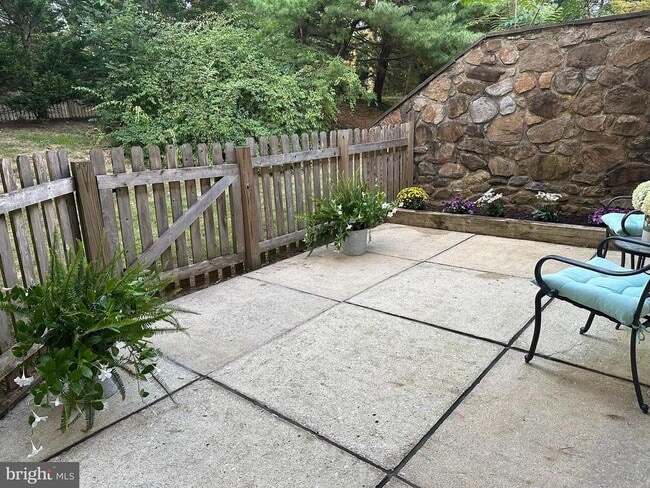 Building Photo - 71 Oak Knoll Dr