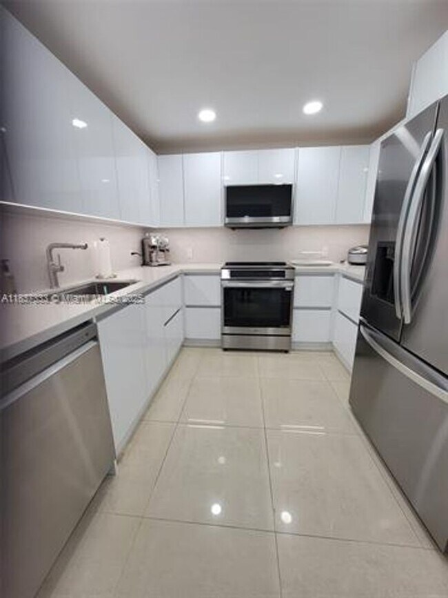 Building Photo - 5701 Collins Ave
