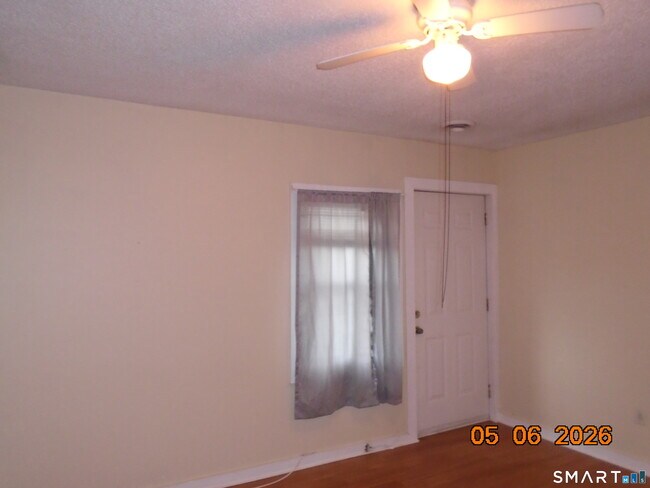 Building Photo - 327 Augur St