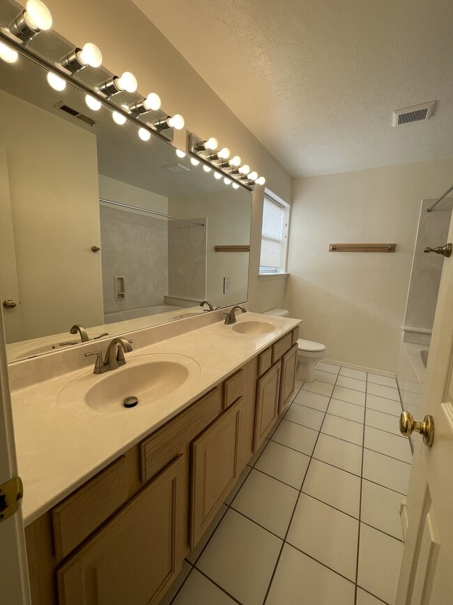 Building Photo - 10538 Olympic St NW