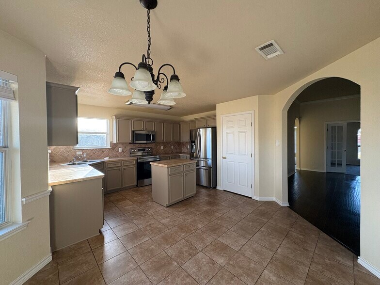 Building Photo - 2508 Isabelle Dr