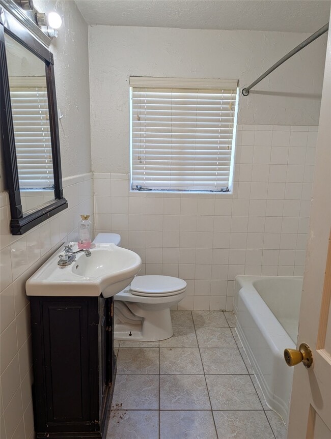 Building Photo - 5318 Angelo St