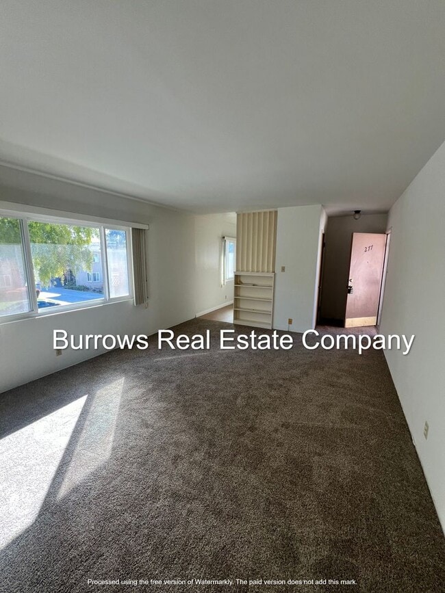 Building Photo - Midtown Ventura - One bedroom, one bath up...