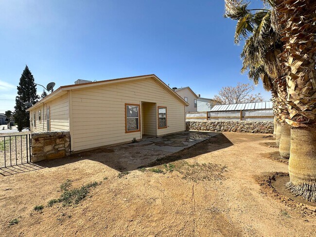 Building Photo - East El Paso 3 bed/2 Bath