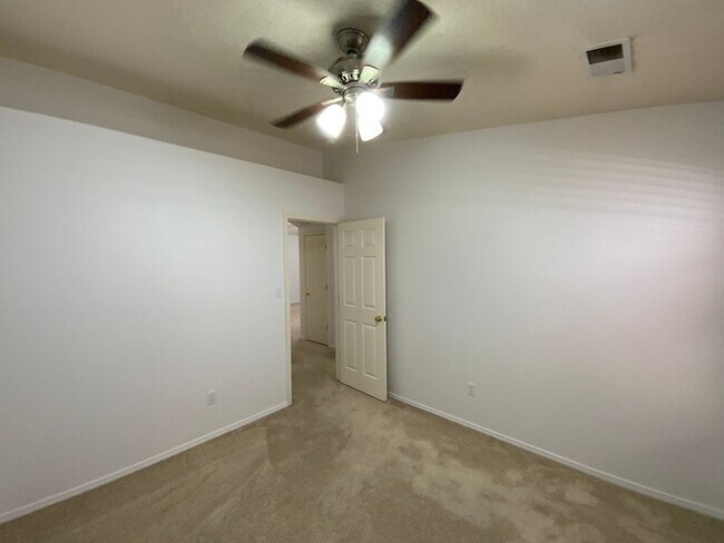 Building Photo - 3 Bedroom Single Story Home Available Near...