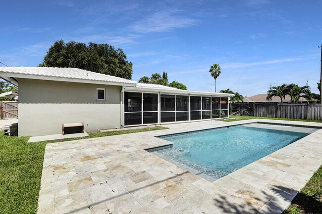 Building Photo - 800 SW 12th Ave