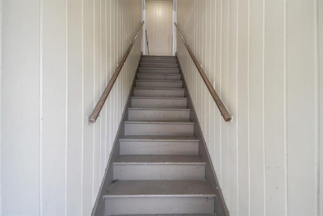 Building Photo - 500 W Pitts Ave