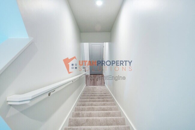 Building Photo - 1008 W 430 S
