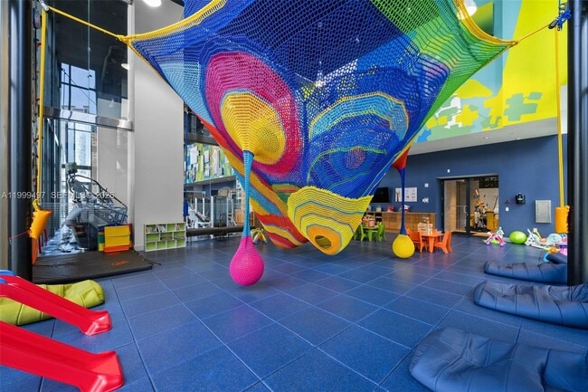 Building Photo - 1010 Brickell Ave