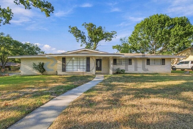 Building Photo - 701 Windrock Dr