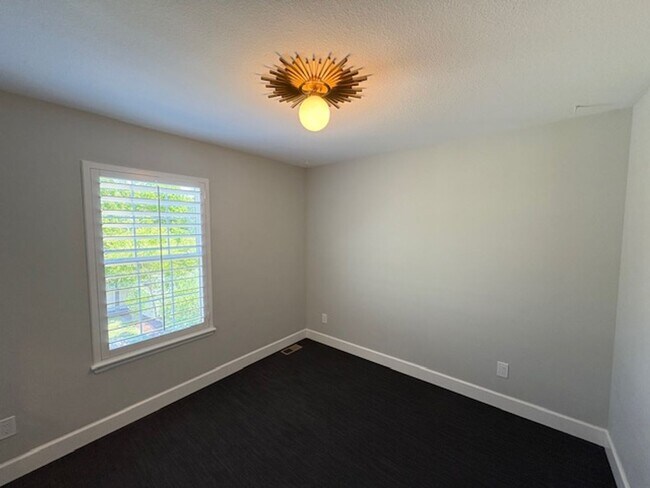 Building Photo - Wow - Lowry Stunner!  4 bed, 3.5 Bath, Fin...