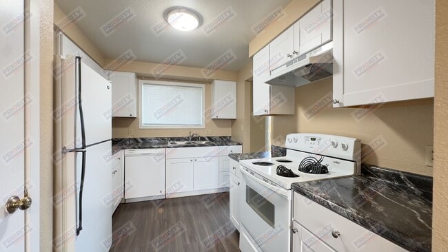 Building Photo - Townhouse in Westover