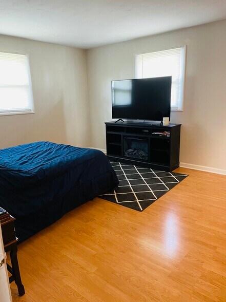 Bedroom #1 - 73 Barbie Dr
