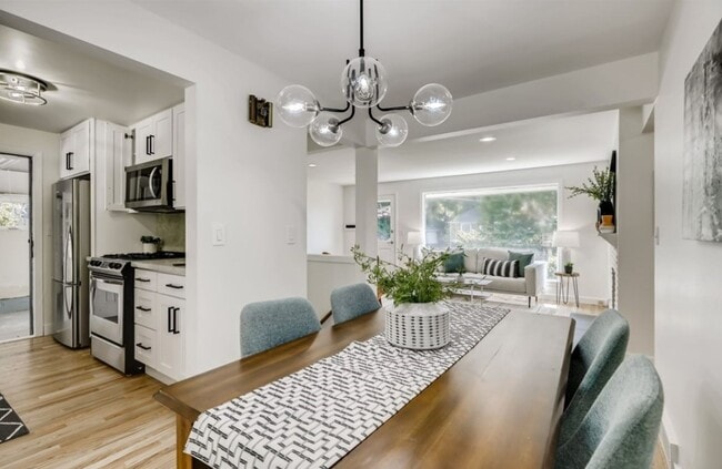 Building Photo - 3Bd/1.75Ba Seattle House