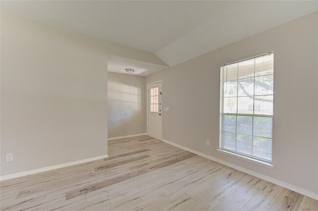 Building Photo - 4407 Alamo Ave