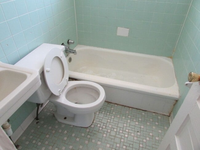 Building Photo - Duplex Unit