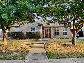 Building Photo - 3833 Pinebluff Ln
