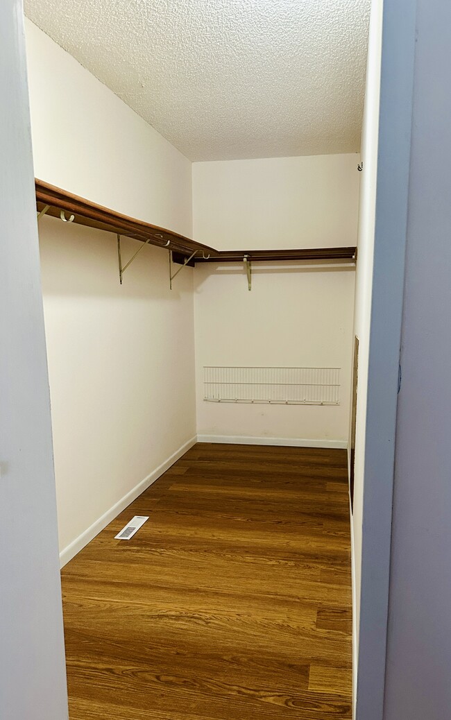 Building Photo - Condo on Park