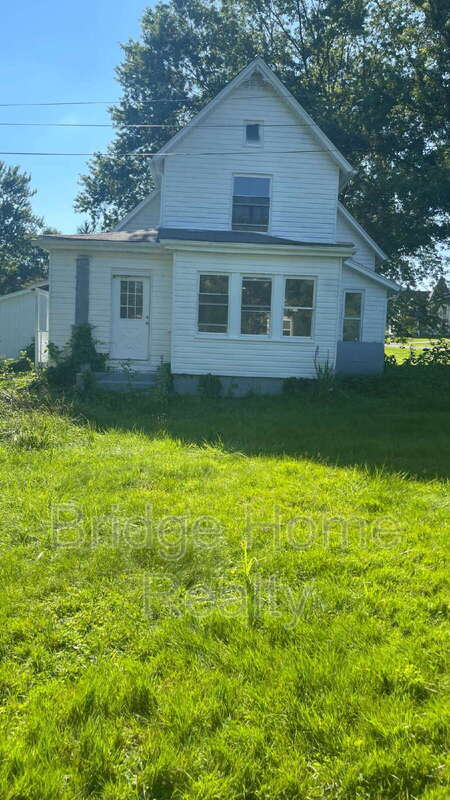 Building Photo - 240 Robinson St