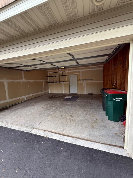 2 car garage going into laundry with no steps - 98 Tribute Ave
