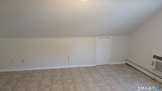 Building Photo - 657 Naugatuck Ave