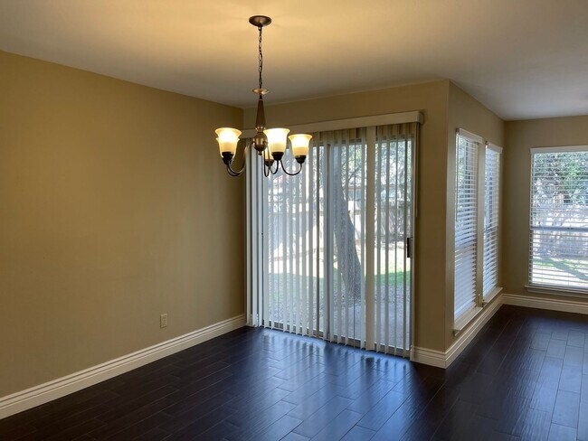 Building Photo - 13731 Oak Pebble