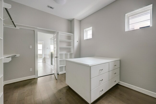 Building Photo - 5233 Larkin St