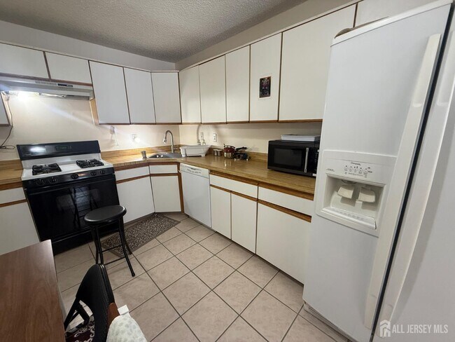 Building Photo - 207 Darwin Ln