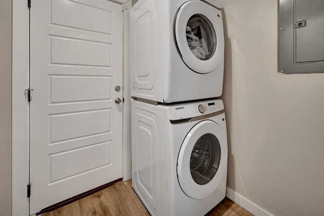 Building Photo - 715 Shell Ave