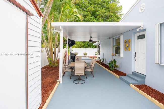 Building Photo - 307 N 28th Ave