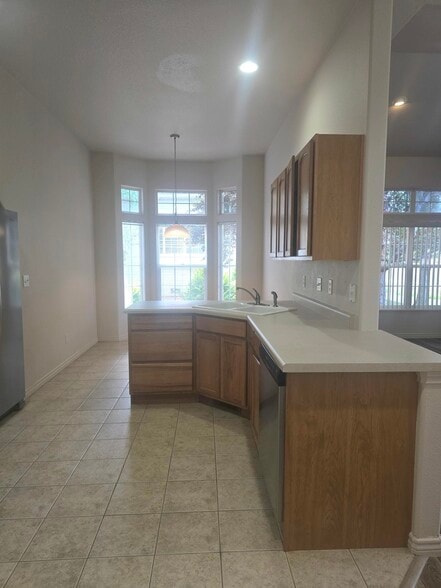 Building Photo - 772 Glen Ct