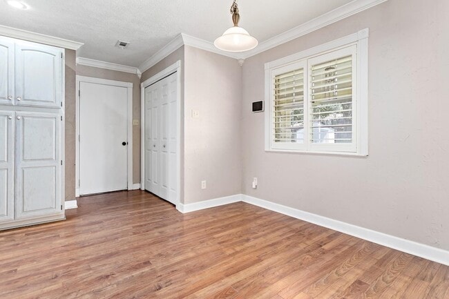 Building Photo - 660 Bancroft Dr