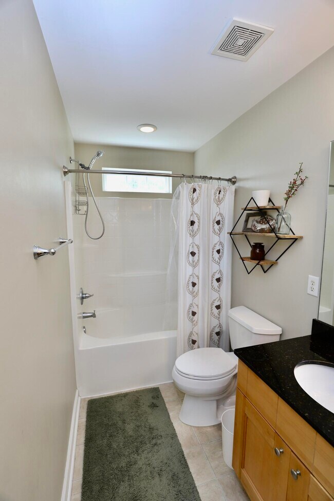 Building Photo - 1116 Waverly Pl Dr