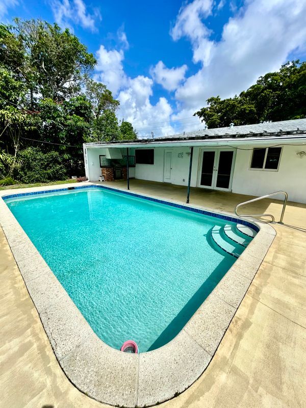 Building Photo - 4430 W Broward Blvd