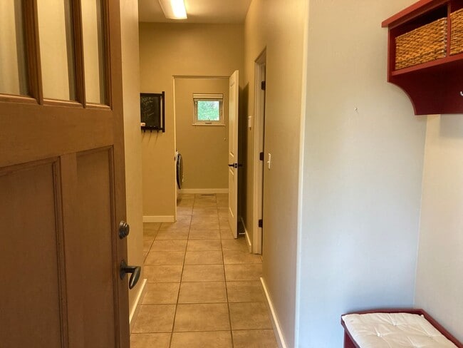 Building Photo - Custom home in the sought-after Edgemont H...