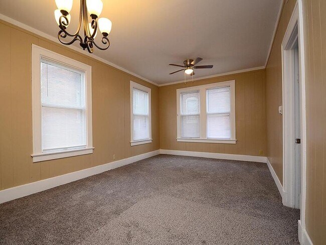 Building Photo - 26 S 6th St