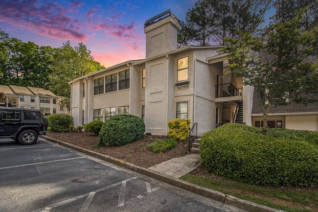 Building Photo - Sunlit 2BD/2BA with Fireplace in Peaceful ...