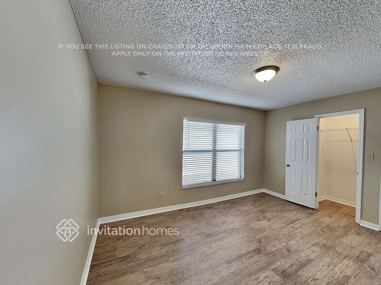 Building Photo - 1535 Lake Marion Dr