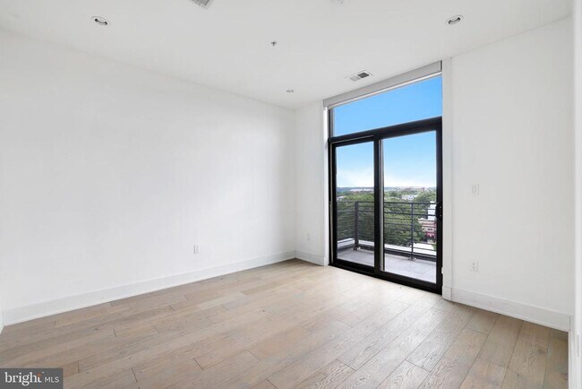 Building Photo - 1402 H St NE
