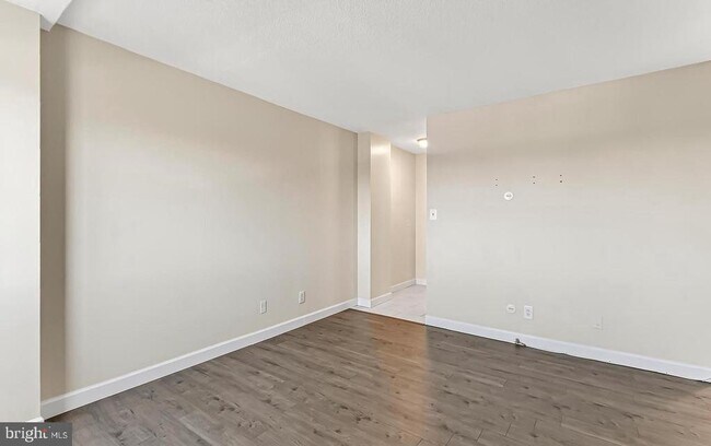 Building Photo - 501 Slaters Ln