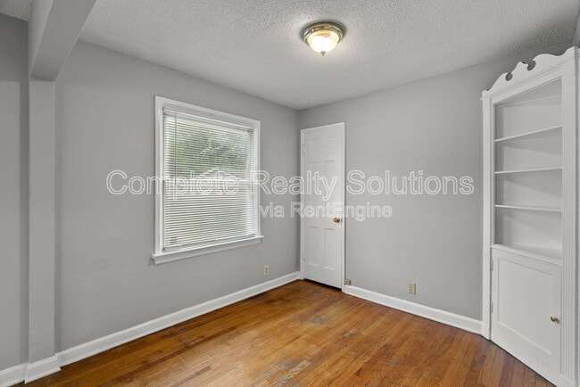 Building Photo - 7563 Haywood Dr