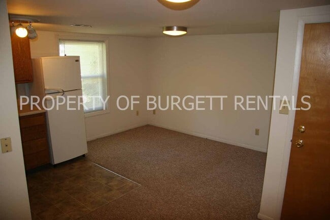 Building Photo - 121 W Stadium Ave