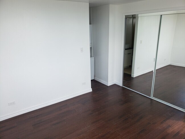 Building Photo - Beautifully Renovated 2 bedroom Penthouse ...