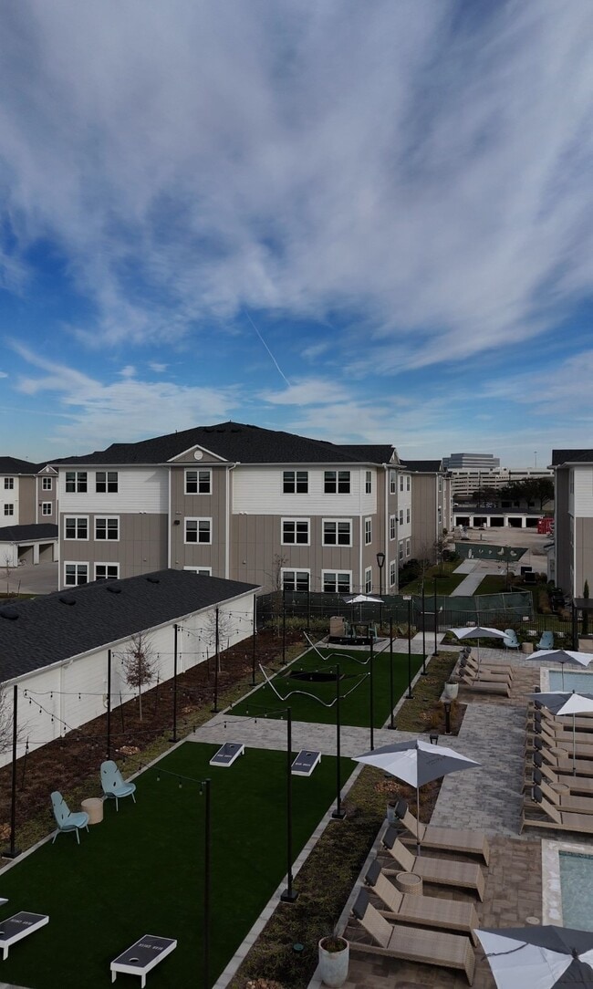 Building Photo - 18300 Marvelous Pl