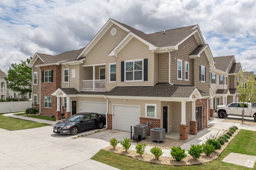 Building Photo - Avondale I & II