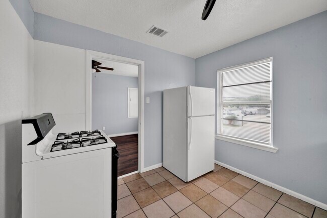 Building Photo - 1009 Witter St