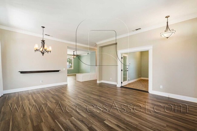 Building Photo - Elegant 4 Bed/2 Bath Home In Desirable North Shore Community!