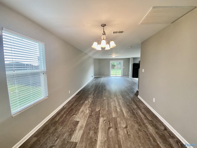 Building Photo - 3129 Lakeland Dr SW