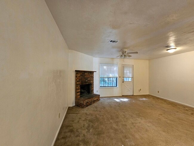 Building Photo - 1208 Hidden Pl